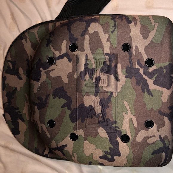 New Era travel case - Picture 2 of 3